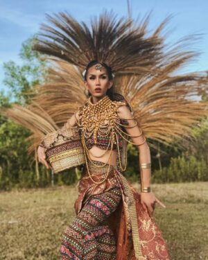 Kimmy Couture Instagram - 👑Your Visayan Filipina Princess 👑 
.
Now that Asian Heritage Month is done… I’m so grateful and happy to spend the whole month in Asia connecting my roots and my culture. Wearing this look made me connect my Probensyana roots even more. 🇵🇭
.
👗 Full look by: @chloeamoren 
📸 Photo by: @joshiyah_tuan