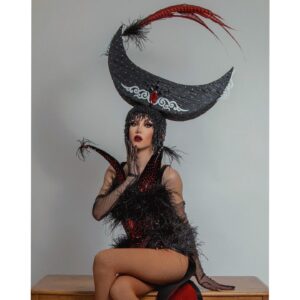 Kimmy Couture Instagram - 🛶 The Gondola 🛶
.
. 
👒Headpiece by: @coekiki 
👗 Costume made by: @coekiki 
📸 Photo by: @derekhillephotography