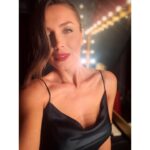 Kimya Gökçe Aytaç Instagram - 💥 Hi DaDa ! Etekler ve Pantolonlar bu akşam Uykusuzlar Kulübünde ! 🙌🏻