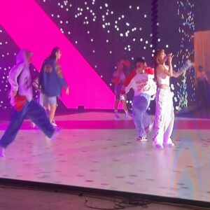 Kira Chan Instagram - 全港運動會開幕🔥
以前係一個田徑運動員既我都好期待每次既港運會！
今年好開心可以以歌舞為大家打打氣！
特別揀左好岩運動賽事既一首歌黎表演🎤
一把好堅毅既火對運動員黎講真係好緊要💪🏻
希望大家會中意今次既演出🥰
It’s so fun!!!!

哈哈因為原本係好多人既歌變左一個人唱～所以都要特登錄番幾個陳葦璇唱下和音同分part🤣 thank you @melodyloktung 幫我錄個底✨btw 我真係好鍾意 @jarielui 寫既呢首歌唱得好爽😂🫶🏻

Hair: @larryho_hairstylist 
Makeup: @melodychiumakeup 
Outfit: @harveynicholshk 

#一把火 #全港運動會
