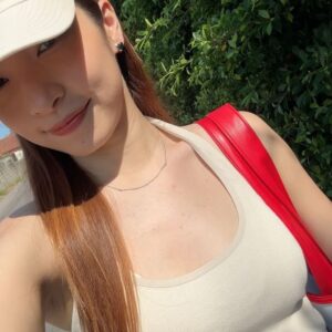 Kira Chan Instagram - 一年一度華欣遊😊
好似好耐都無咁熱咁曬過
未反應得到🤣
按完個身之後好似適應番d~
Slow slow walk slow slow eat🫂

#relax