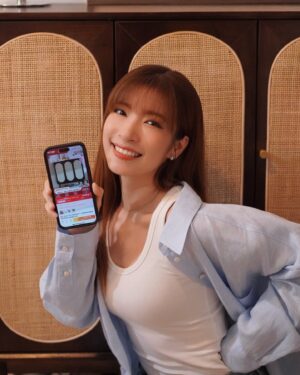 Kira Chan Instagram - 過往都係淘寶上購買過唔少嘅家品～
我既MVP單品一定係依個深胡桃色藤編鞋櫃😍
無論幾時佢都可以成為非常之靚嘅打卡位！

✨參加「最會淘代言人」IG Story Add Yours活動，每日都會送出5個 ¥100減¥50
【淘寶618購物狂歡節 即日起至 6月20日】 
🎉跨店滿減商品，每滿¥300減¥50，滿減無上限！
🎉官方立減商品，85折起
😍KOL活動優惠碼 :【KOL18】購物享¥258減¥18
😍淘寶全新用戶，結賬前輸入優惠碼:【KOL50】購物享¥100減¥50

如果你有心儀嘅家具或者收納用品就要把握時間入手啦🫶🏻

@taobao.hongkong
#淘寶 #taobao #淘出一萬種生活 #淘寶618 #最會淘代言人