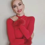Kira Miró Instagram – Todo al rojo en los @acacineandaluz 💃

 💄 @rebecatfigueroa 💜 
👗 @beavaldiviac @koahari.spain @martinellishoes @luxenter @trastiendapress