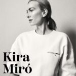 Kira Miró Instagram – La comedia es a Kira Miró, lo que la selva a un camaleón. Dice que su timidez le impide entrar en cualquier parte siendo “la simpática del lugar”, pero en cuestión de minutos te hace reír sin darse cuenta. Como el reptil, sabe adaptarse, aunque le han dado poco margen para ello (y lo merece). En Perverso, el nuevo thriller psicológico de Amazon Prime, ha ganado un plus en el registro dramático dando cuentas de su perfil camaleónico después del éxito de la segunda temporada de Machos Alfa. 

Escribe: @rodriganezlaura 
Fotos: @enriqueescandell 
Vídeo: @edugdc 
Realiza: @beavaldiviac 
Maquillaje y peluquería: @pedrocedeno1 (@ns_management_) para diormakeup y @lorealspain