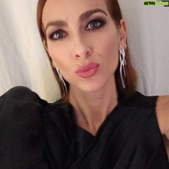 Kira Miró Instagram - Gran noche en los @premiosforque 🎬📽 Enhorabuena a todos los premiados!!! 👗@beavaldiviac @beatriz_de_la_camara @rogervivier @acus_complementos @kurtgeiger 💄@leticia_80 para @lancomeofficial @beautyexpertlancome #lancome #makeup