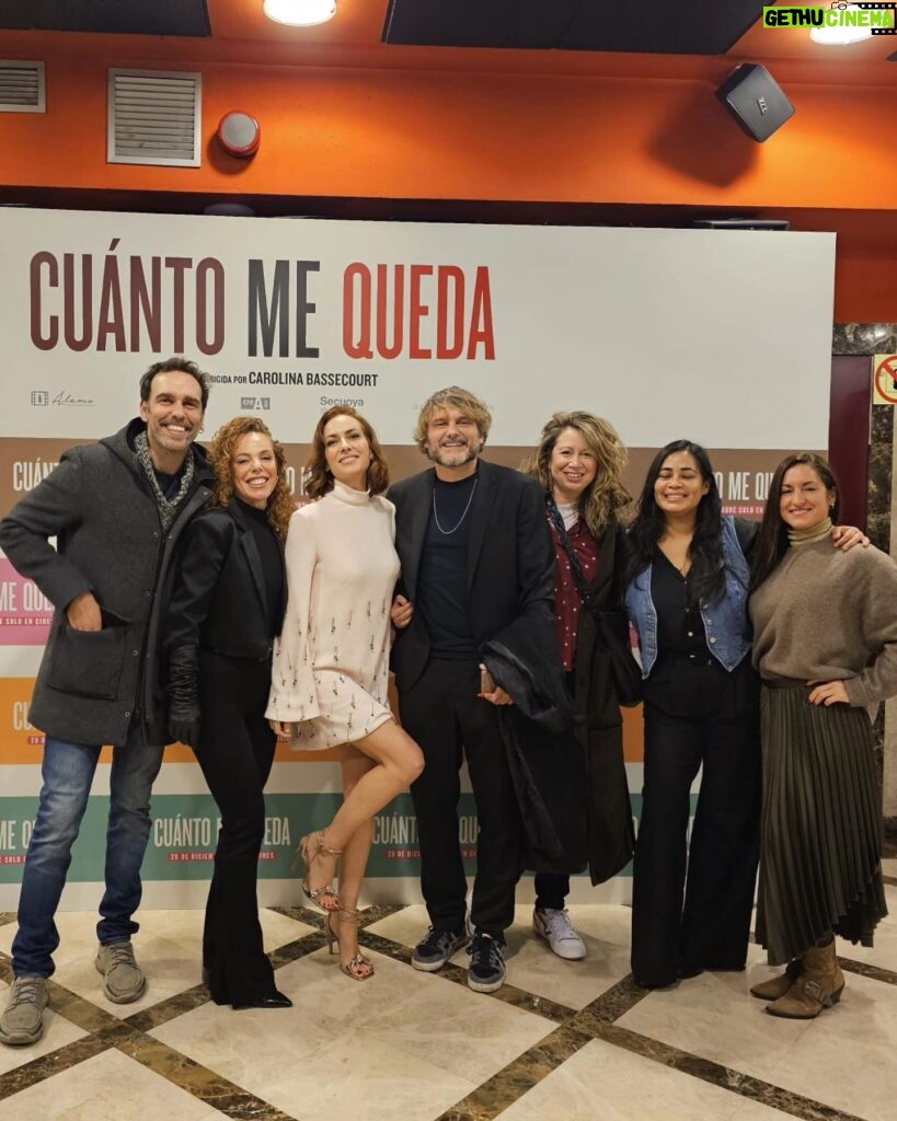 Kira Miró Instagram - Anoche presentamos #CUANTOMEQUEDA a los amigos y a la prensa...divertido y emocionante! El próximo 20 de diciembre en cines! 🍿🍿 Dir: @carolinabassecourt Prod: @alamoproducciones @secuoyastudios Dis: @acontrafilms