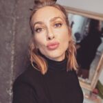 Kira Miró Instagram – Quien se apunta a un bailoteo?!?! 🙋🏼‍♀️💃 #viernes