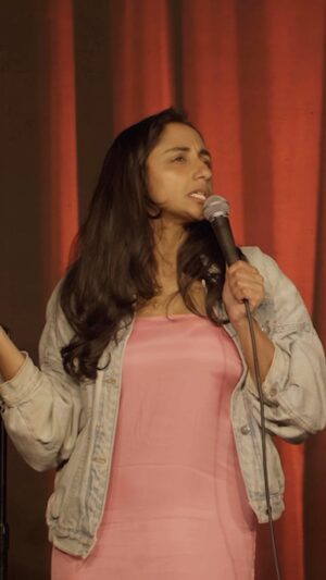 Kiran Deol Instagram - Currently in the UK, sounding dumb. 🇬🇧✨🤷🏽‍♀️ @sohotheatre run starts Tues-Sat 🎟️ in bio 

#funny #college #girl #india #comedy 

💌 My mailing list helps me know what cities to tour next. Sign up, lmk, and get tkt promos! 💕