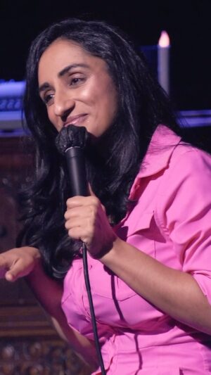 Kiran Deol Instagram - UK debut. ✅ Jan 24-28 ✅ 🎟️ in bio ✅ 👩🏽‍🍼🏭

💌 My mailing list helps me know what cities to tour next. Sign up, lmk, and get tkt promos! 💕

#comedy #girl #baby #momlife 

🎬: @jhzorro 
🎥: @305bananas @cinedata 
🎨: @artificialisaza
