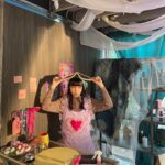 Kirana Pipityakorn Instagram - เป็นยังไงกันบ้างคะทุกคน ใจป๋ม เพลงเเรกของหนูเลย ไม่รู้จะถูกใจทุกคนมั้ย เเต่ก็เต็มที่เลยค่า เพลงนี้มีท่าเต้นด้วย เรียนเชิญชาวติ้กต้อกทุกท่านนะคะะ🤣 หนูขอบคุณพี่ @jeep_loveis มากๆนะค้าที่ให้โอกาสหนูได้มาทำเพลง ขอบคุณพี่ๆ @kiddorecord ทุกคนน พี่โปเต้ พี่พีท พี่เเพทเเพท พี่มายด์ พี่ฝน พี่ตะเเต้ว พี่บอส พี่พลอย พี่เฟรม ขอบคุณพี่ @tthnp @imbellilikehoneytoastandbingsu พี่พระเอกเเละเเฟนสาววว ขอบคุณพี่ @panpanyeeyee เเละทีมของพี่ปันปันทุกคนด้วยนะค้าที่ทำmvนี้ให้หนู สุดท้ายยขอบคุณทุกๆคนที่ฟังเพลงด้วยนะค้า สัญญาว่าจะพัฒนาตัวเองต่อไปคร้าบบบบ🙇🏻‍♀️💖