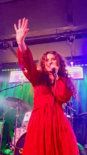 Kirrilee Berger Instagram - Celebrated UNSUNG HERO being the #2 film in the country by playing my unreleased original music to a PACKED venue and closing out the show with a Rebecca St James classic. One of the best nights of my life. So grateful to do it all with my movie brother turned real life brother Paul Luke (Daniel Smallbone) by my side. Thank you for all of you for making this all possible. Thank you to The Groove for having me. Thank you for coming to the movie theaters. Thank you for streaming my music. This is the dream. Right here. Right now. Thank you. #unsunghero #unsungheromovie #rebeccastjames #forkingandcountry #kirrileeberger #unreleasedmusic #unreleased #rocknroll #rock #rockmusic #indie #indierock #ccm #poprock #thegroove #clubgroove #clubgroovenyc