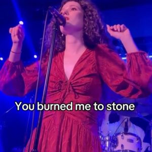 Kirrilee Berger Instagram - Leaking a teeny tiny clip of an album track 🫣🫣 if 10 people comment “LEAK” I’ll drop the release date 😘 
Drums @jonbergerondrums 
Guitar @maxmendels0hn 
Keys @paullukebonenfant 
Bass @mscamartist 
Clip from my concert on the 29th of April at @clubgroovenyc 
📸 by Tony nominee @caitlinberg 
#singer #singersongwriter #indie #unreleased #leaked #newmusic #kirrileeberger #forkingandcountry #unsunghero #rebeccastjames