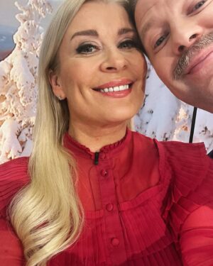 Kirsi Alm-Siira Instagram - Olin ottamassa itsekuvaa muina muikkeleina. @laurikottonen halusi antaa photolle oman panoksensa ja annoin sen tapahtua.