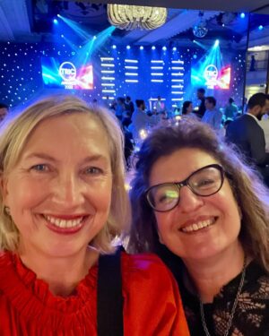 Kirsten Ramsay Instagram - Nothing quite like spending a Wednesday celebrating everything TV @tricawardsuk with @luciainlondon123 
Lovely for @therepairshop.tv to be nominated 🫶

#tv #therepairshop #therepairshopbbc 
#conservatorsofinstagram #ceramics 
#kirstenramsay #bbc #bbc1