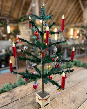 Kirsten Ramsay Instagram - Lovely to revisit this sweet 100 year old tree from The Repair Shop Christmas  Special 2022!

Catch up on @bbciplayer 

#therepairshop #christmas #christmastree 
#vintage #vintagestyle #bbc #repair #restore 
#kirstenramsay  @stevefletcher.clocks