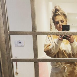 Kirsten Storms Instagram - It was Sweatsuit Saturday. Also, the necklace is still living it’s best life. On the wall. In the living room. #ilovemychild