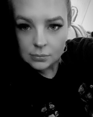 Kirsten Storms Instagram - About to play @halo while wearing a #halo shirt. Don’t judge me. 🎮 @xbox