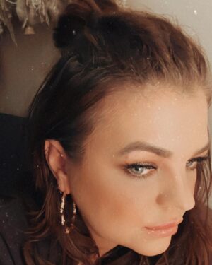 Kirsten Storms Instagram - Who is LOVING their hair today? 🙋🏻‍♀️ (side note: still feels weird to select the brunette emoji)  hair by: @abrahamjosephr 💕