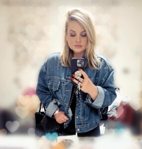 Kirsten Storms Instagram - Dressing room selfie. 🙆🏼‍♀️ @generalhospitalabc (**edited** Thanks for the love regarding my hair color. My girl @chelseylent is very talented and brought my hair back to life. ❤️ Just wanted to give her credit for all the work she did to get me back to blonde)