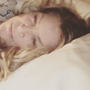 Kirstie Alley Instagram - Hello from bed.... I don't want pity just cute animal pictures 😂😂😂😂❤️❤️❤️❤️❤️
