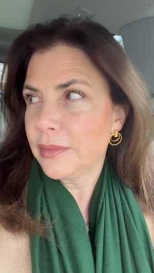 Kirstie Allsopp Instagram - Back at work, back in the car and guess who is in the driving seat? 
@philspencertv @stevenijp #januaryblues #newzealand #yorkshire