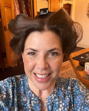 Kirstie Allsopp Instagram - Back at work and a special treat, we’ve got make up.  We don’t usually have glamour help on @c4locationsofficial or @loveitorlistituk but when Phil and I do studio work (which usually means being at mine 🙄) we do. #yippee #makeupartist @emma_pats_mua