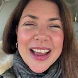Kirstie Allsopp Instagram - Back in the car with…..