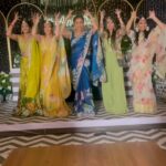 Kishori Shahane Instagram – Mumbaikars in Pahadi Style❤️
#kaisemujhetummilgaye 
@trishna_vivek.official @rajeshwaridatta @mohinisapnani @aakanksha.pal5 

#reels #trending #explore #dhana #pahadisong #reelsinstagram #trend #foryou #fyp #foryoupage #kmtmg #zeetv #dance #pahadi #dancereel #viral #reach #reeltoreel 

Reel Pahadi Song Zee Tv girls