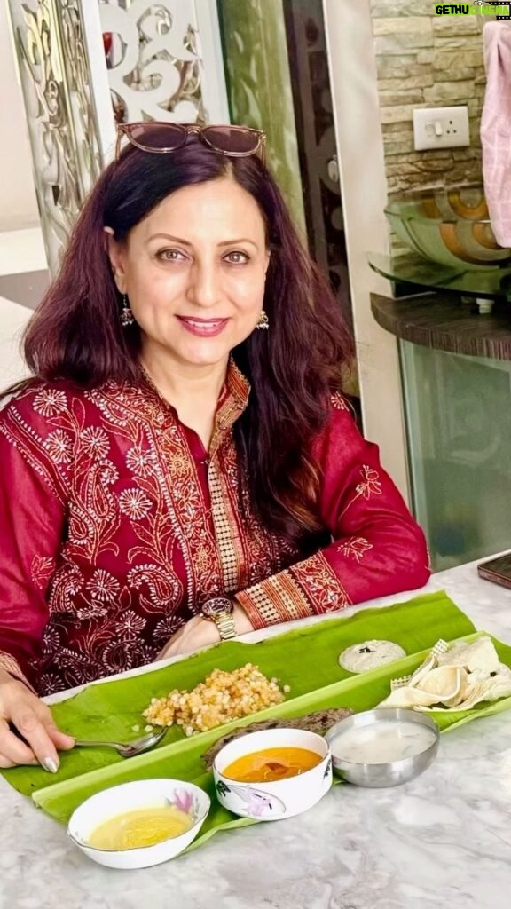 Kishori Shahane Instagram - Had a feast for Sankashti Chaturthi Amras,sabudana khichadi,kelichi bhakri,danyachi kadhi,danyachi chatni and ras-malai ..😋 Courtesy @sanjayrane ‘s #jalgaon #jalgaonkar #khandesh #khandeshi #instagood #instagram #sanjayleelabhansali #hiramandi Khandesh Fast Ganpati Bappa Morya