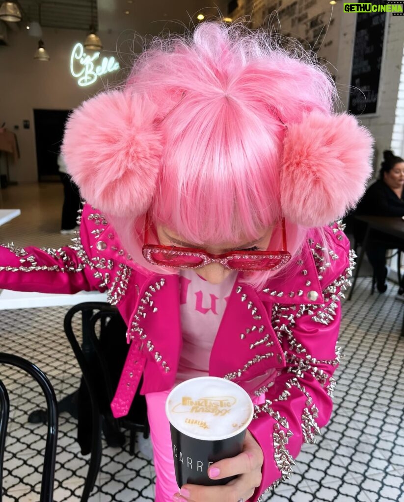 Kitten Kay Sera Instagram - 💗 luv a lot my latte with the band logo on it @pinktasticplastixx !! 💗☕️ hair & makeup by @sotellrob_mua 📷 by @celindachang