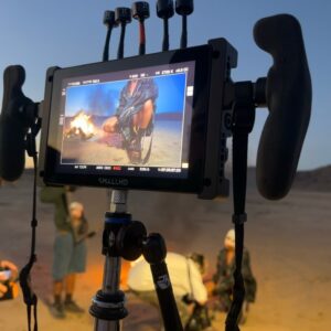 Kitty Cash Instagram - Alexa play “Breaking News” 🔊📦🔊

Lil desert dump 🔥🔥🔥