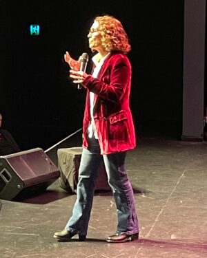 Kitty Flanagan Instagram - First weekend back on the road touring after finishing up filming season 2 of Fisk (coming soon!) Thanks @thewedgesale in bewdiful gippy Gippsland for having us. Great theatre, great people and some great street names too (see third pic) 😻x