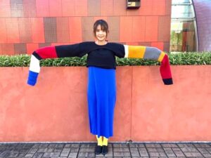 Kiyoe Yoshioka Instagram - 「凸凹」🔴🔵
無事リリース出来たことに感謝💫
聴いてくれている皆さん、ありがとう✨
晴子ちゃん、リョクシャカの皆さん、ありがとう🥕🥬❕

渋谷歩いてたら、大きなビジョンに凸凹のジャケットが⚡️
隣のビジョンはミルミルCMでした🔴⚪️
なんか元気でた💪✨

よし、またゆっくりと🐢