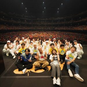 Kiyoe Yoshioka Instagram - お陰様でツアーを無事に完走することができました！
ツアーに来てくださったあなた🟠
素敵なツアーを一緒につくってくれて
本当に本当にありがとうございました✨
配信で観てくださった方も！見守ってくださったあなたも、ありがとうございました✨‼︎

頼もしくて最高の音を一緒に奏でてくれるサポートメンバー。愛あふれるスタッフの皆様に感謝🙇‍♀️🌱
支えてくれた、関わってくださった全ての皆さんに感謝を💖💛🩵

スペシャルゲストの上白石萌音ちゃん！
「帰りたくなったよ」一緒に歌えてうれしかったです🥰丁寧に大切に歌ってくださり感激でした。
そしてあばれるさん！ポジティブパワーが凄いっ⚡️🌞会場のみんなも超びっくりしていましたね‼︎
そして〝横浜にじゅうまるダンサーズ〟の皆様！一緒に盛り上がれて楽しかったです‼︎
元気なパワーが最高！
みなさん本当にありがとうございました✨

ツアーに来てくださったあなた、あらためて特別で大切な最高の時間をありがとうございました✨

走り切れたこと、安堵。
リフレッシュしつつ、前進していきます🌱
これからもよろしくお願いしますっ🌳

「運命ちゃん」まだ聴いていない方は、是非とも聴いてみてくださいね🩵MVも是非！

１１月２日、武道館ライブもお楽しみに🤩

き🟠