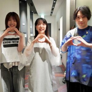 Kiyoe Yoshioka Instagram - お陰様でツアーを無事に完走することができました！
ツアーに来てくださったあなた🟠
素敵なツアーを一緒につくってくれて
本当に本当にありがとうございました✨
配信で観てくださった方も！見守ってくださったあなたも、ありがとうございました✨‼︎

頼もしくて最高の音を一緒に奏でてくれるサポートメンバー。愛あふれるスタッフの皆様に感謝🙇‍♀️🌱
支えてくれた、関わってくださった全ての皆さんに感謝を💖💛🩵

スペシャルゲストの上白石萌音ちゃん！
「帰りたくなったよ」一緒に歌えてうれしかったです🥰丁寧に大切に歌ってくださり感激でした。
そしてあばれるさん！ポジティブパワーが凄いっ⚡️🌞会場のみんなも超びっくりしていましたね‼︎
そして〝横浜にじゅうまるダンサーズ〟の皆様！一緒に盛り上がれて楽しかったです‼︎
元気なパワーが最高！
みなさん本当にありがとうございました✨

ツアーに来てくださったあなた、あらためて特別で大切な最高の時間をありがとうございました✨

走り切れたこと、安堵。
リフレッシュしつつ、前進していきます🌱
これからもよろしくお願いしますっ🌳

「運命ちゃん」まだ聴いていない方は、是非とも聴いてみてくださいね🩵MVも是非！

１１月２日、武道館ライブもお楽しみに🤩

き🟠