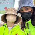 Ko So-young Instagram - 나무심고 왔어요🌳 좋은일 기꺼이 함께 해주는 기특한 딸내미랑 친구가 있어 좋아요🌻 4월22일 지구의날🌏 한나랑윤설이 한 설🌼 #지구의날 #나무 #친구 #사랑의열매