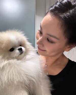 Ko So-young Instagram - 코코포뇨랑 화장지우기전 📸 나만 신남🤣
오늘 make-up 💕내스타일 💕
#seoulbase