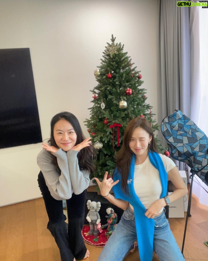 Ko Sung-hee Instagram - 💙💙🍋 👩‍👩‍👧 at my 🏠