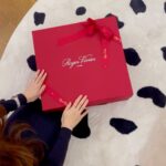 Ko Sung-hee Instagram - 🎁 🐕 ❤️ = Christmas Already🎄 💌 Special Thanks to @rogervivier 너무 오랜만이죠, 잘 지내고들 계신가요? miss-ya-all.