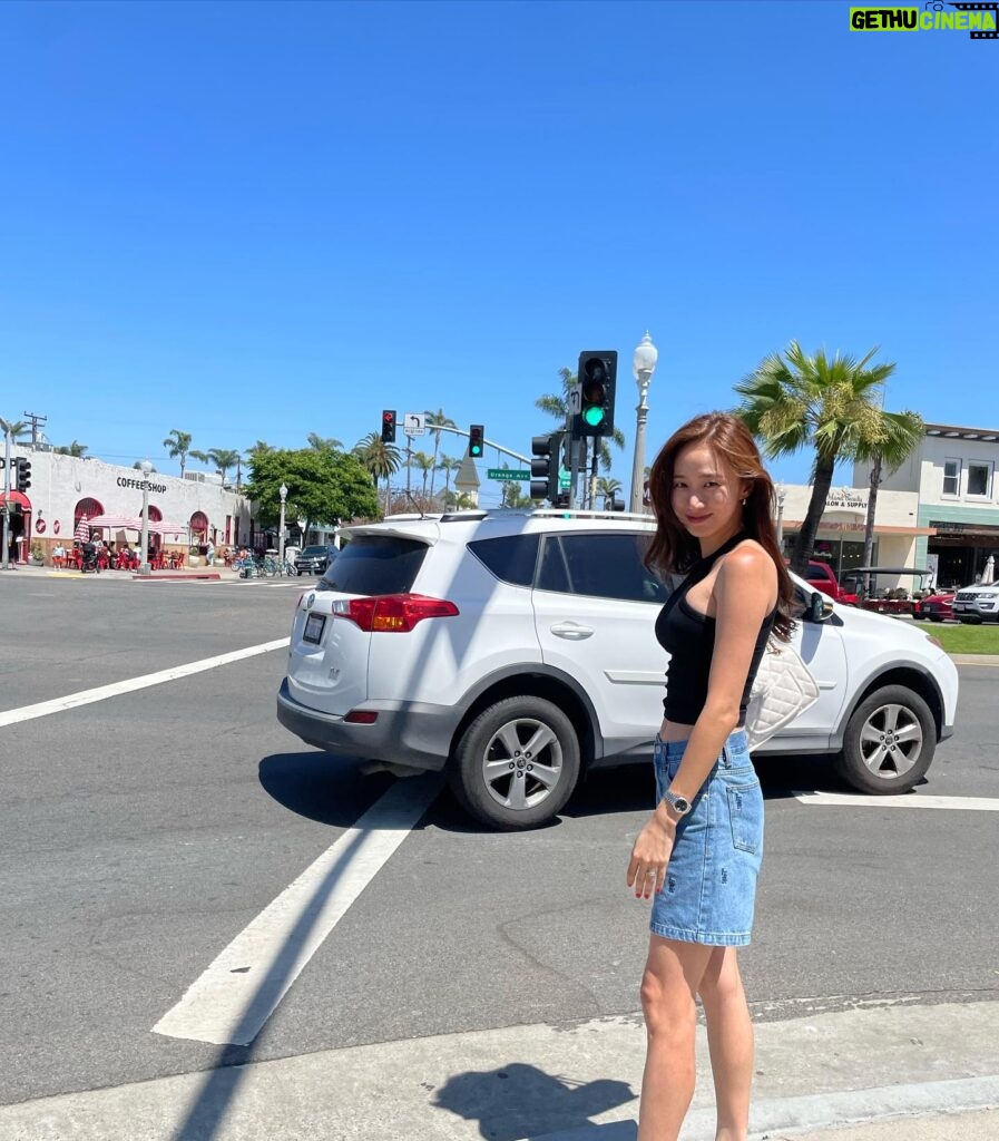 Ko Sung-hee Instagram - 🇺🇸☀️🏖️❤️🐚 #mybirthdaytrip - 2 (late post) My favorite📍 ▪️#sandiego ▪️#coronadoisland ▪️#coronadobeach w/ my all-day 🩴@birkenstock 👖@iter_official 🖤