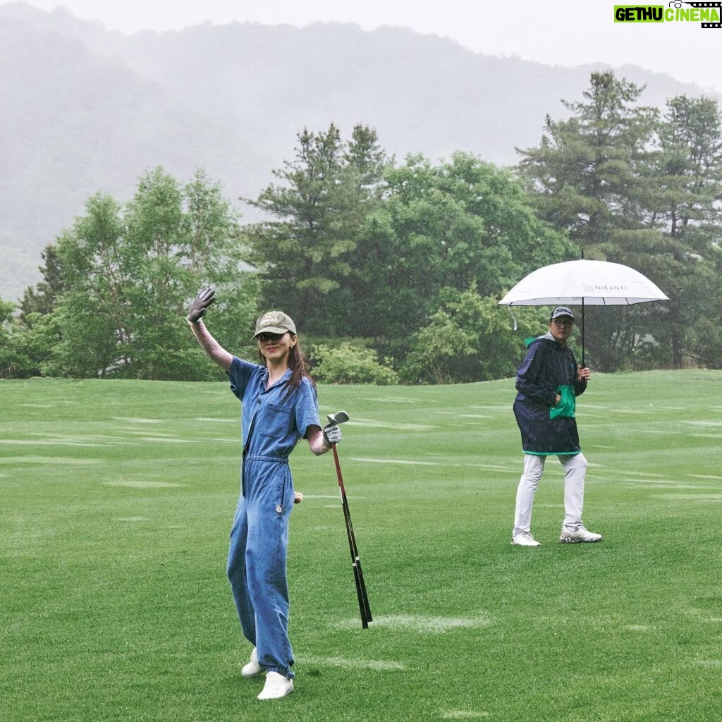 Ko Sung-hee Instagram - 🩷💚 No explanation is needed 〰️ You're the best @thegreencup.official ⛳️ . . . 👸🏻 @limji0509 📸 @jdzcity (상을 향한 과한 승부욕으로 엄지를 잃을 수 있으니 주의하자👍🏻)