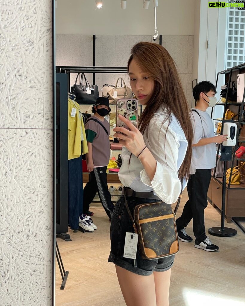 Ko Sung-hee Instagram - My late #Tokyo 🇯🇵 Diary 🍣🐷 (🤳10장으로는 하루 기록도 부족) 하이라이트는 마지막에❤️