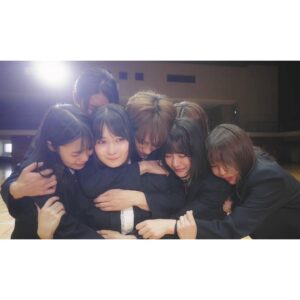 Kohaku Shida Instagram - ⠀ 
Zドラマ ｢最高の生徒｣最終話

皆で過ごした一生の想いで。
ひかり、本当にありがとう。
 

撮影期間は、
今この瞬間で感じたことを嘘なくありのままに
お芝居し、表現し、 初めての感覚ばかりでした。
これからも強く、お芝居と向き合っていきたいと
思える日々でした！

この作品が皆様にとって、
変わりたいと思う契機となっていたら嬉しいです‪‪。

最後までご覧いただきありがとうございました🏫