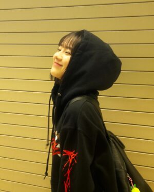 Kohaku Shida Instagram - 5月よ、待ってたぞ！

そういえばボブになりました✂️
どうですか？
コメントで教えて
