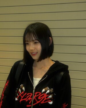 Kohaku Shida Instagram - 5月よ、待ってたぞ！

そういえばボブになりました✂️
どうですか？
コメントで教えて