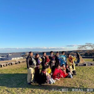 Kohaku Shida Instagram - ｢暴太郎戦隊ドンブラザーズ｣
最終話。

携わってくださった関係者の皆様、
スタッフの皆様、
そして仲間と駆け抜けてきたこの一年間は、
贅沢すぎる幸せな日々でした。

そしてこの一年間、応援してくださった皆様
本当にありがとうございました！
皆様がいてこそのドンブラザーズです。

いつまでもドンブラザーズが
皆様の記憶の中に永遠に残り続けますように。

縁を結んだ人とは、
どんな形であってもまた必ず出会える。
みんなオニ大好き！また会いましょう！

めでたしめでたし！
🍑🤝🏻👑