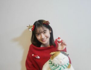 Kohaku Shida Instagram - Merry Christmas🎅🏻💚

皆さんがハッピーに過ごせますように。

今年も相棒と✌︎
ペット用のマフラーをクリスマスプレゼントに
上げました🐱