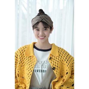 Kohaku Shida Instagram - TBSドラマストリー厶
 ｢私がヒモを飼うなんて｣
五十嵐桃役で出演させていただきます。

森生のキッチンカーでアルバイトする
お団子ヘアーが印象的な女性を演じさせていただきます！
そして宗一との関係は、、

桃の恋模様にも注目して観ていただけたら嬉しいです🌷

3/28毎週火曜深夜24:58〜！
Paravi , U-NEXTでは3/21より先行配信！

よろしくお願いします‪‪☺︎‬

#私がヒモを飼うなんて 
#わたヒモ