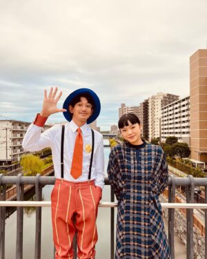 Kotone Furukawa Instagram - *
ポケットモンスター スカーレット・バイオレットのCM、もう見て頂けましたか？🥳
・
永山瑛太さんと。舞台ぶりの共演は嬉し恥ずかし。箱田監督ともご一緒できて嬉しい撮影でした✌️