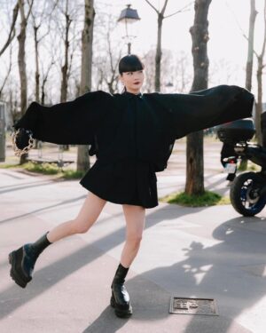 Kozue Akimoto Instagram - 🦅
#pfw #sacai
